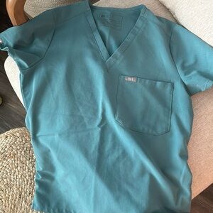 Figs hydrogreen scrub top